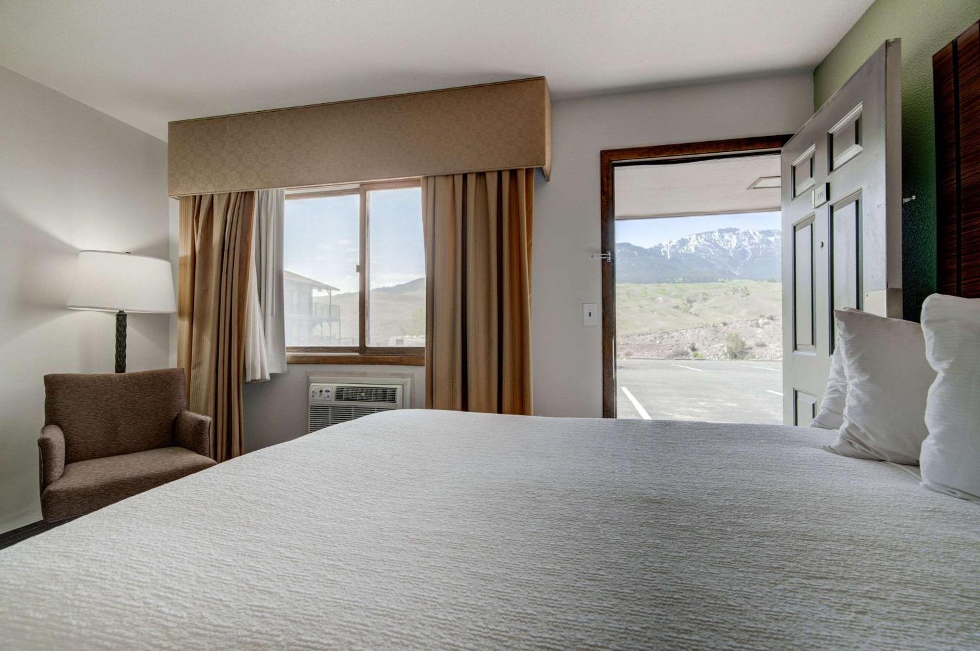 The Ridgeline Hotel At Yellowstone, Ascend Hotel Collection Gardiner Ngoại thất bức ảnh