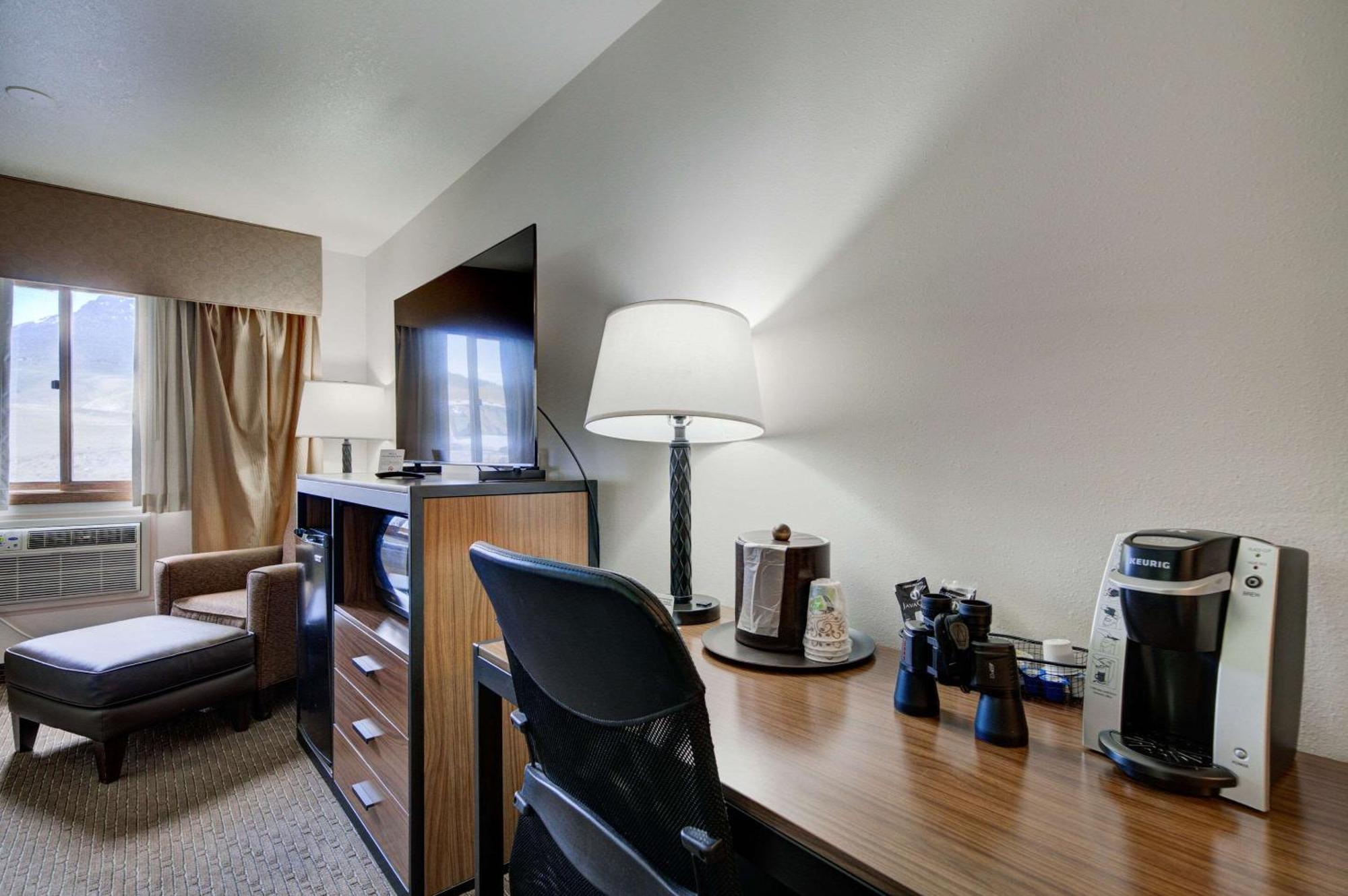 The Ridgeline Hotel At Yellowstone, Ascend Hotel Collection Gardiner Ngoại thất bức ảnh